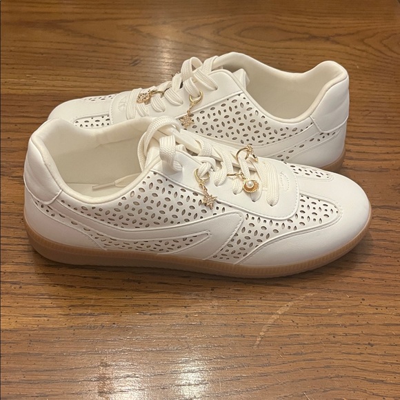 Dolce Vita White Perforated Sneakers with Gold Accents, size 8.5 - Picture 11 of 15